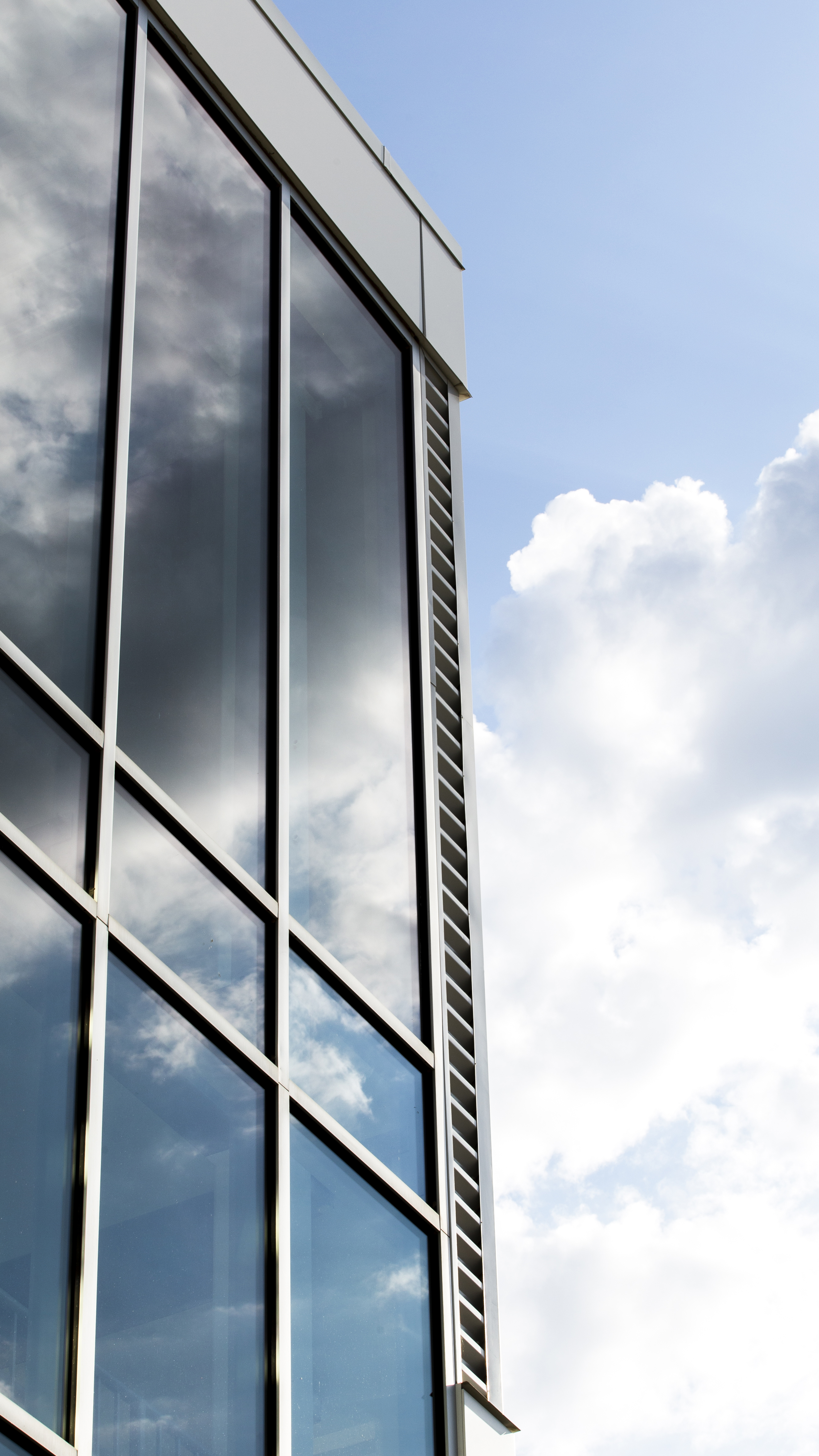 مشروع شبابيك ألمنيوم في الدمام — ألوكا للألمنيوم